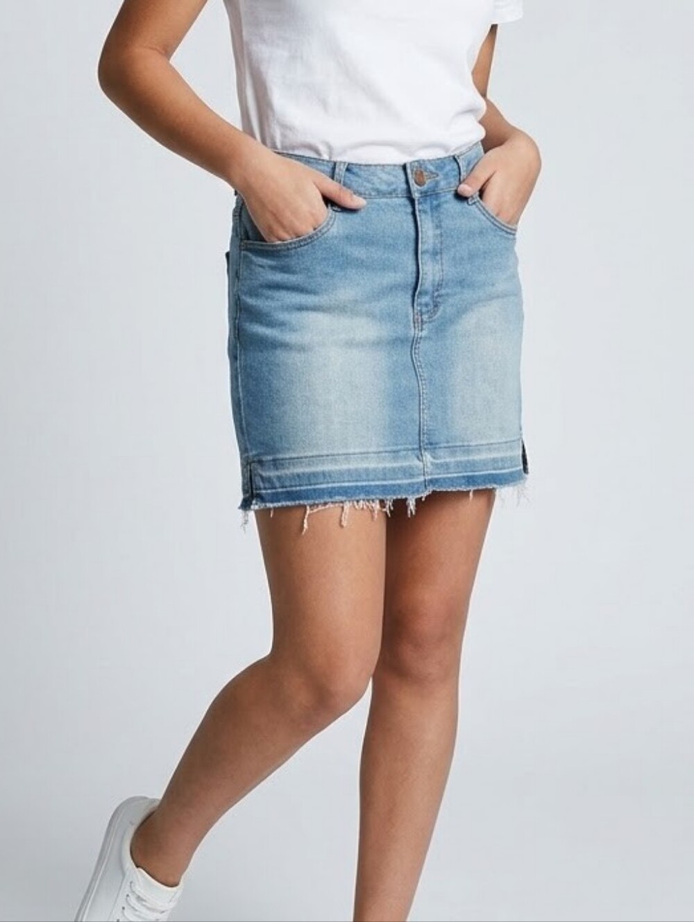 Dollhouse Frayed Hem Denim Mini Skirt Light Wash Size 13, Junior